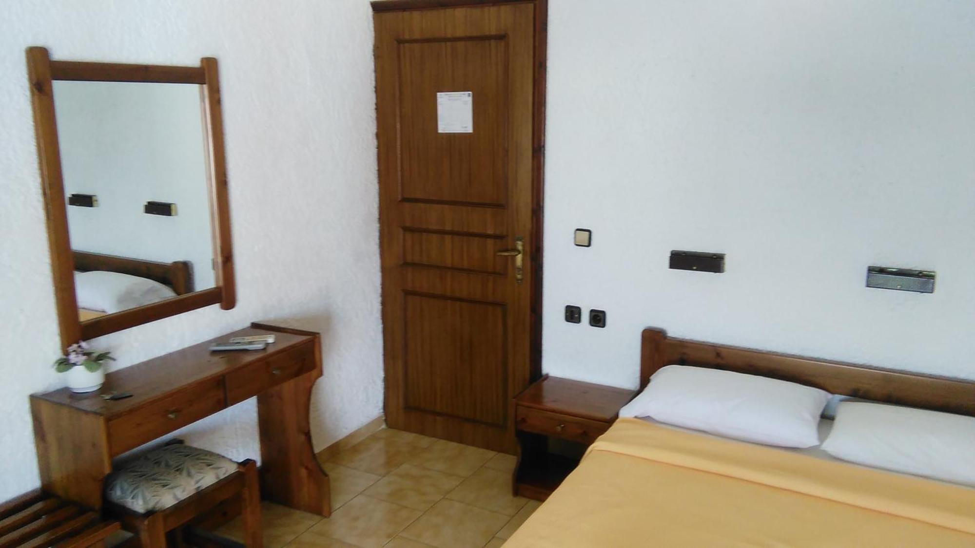 Hotel Lefkes Paralía Skotínis Cameră foto