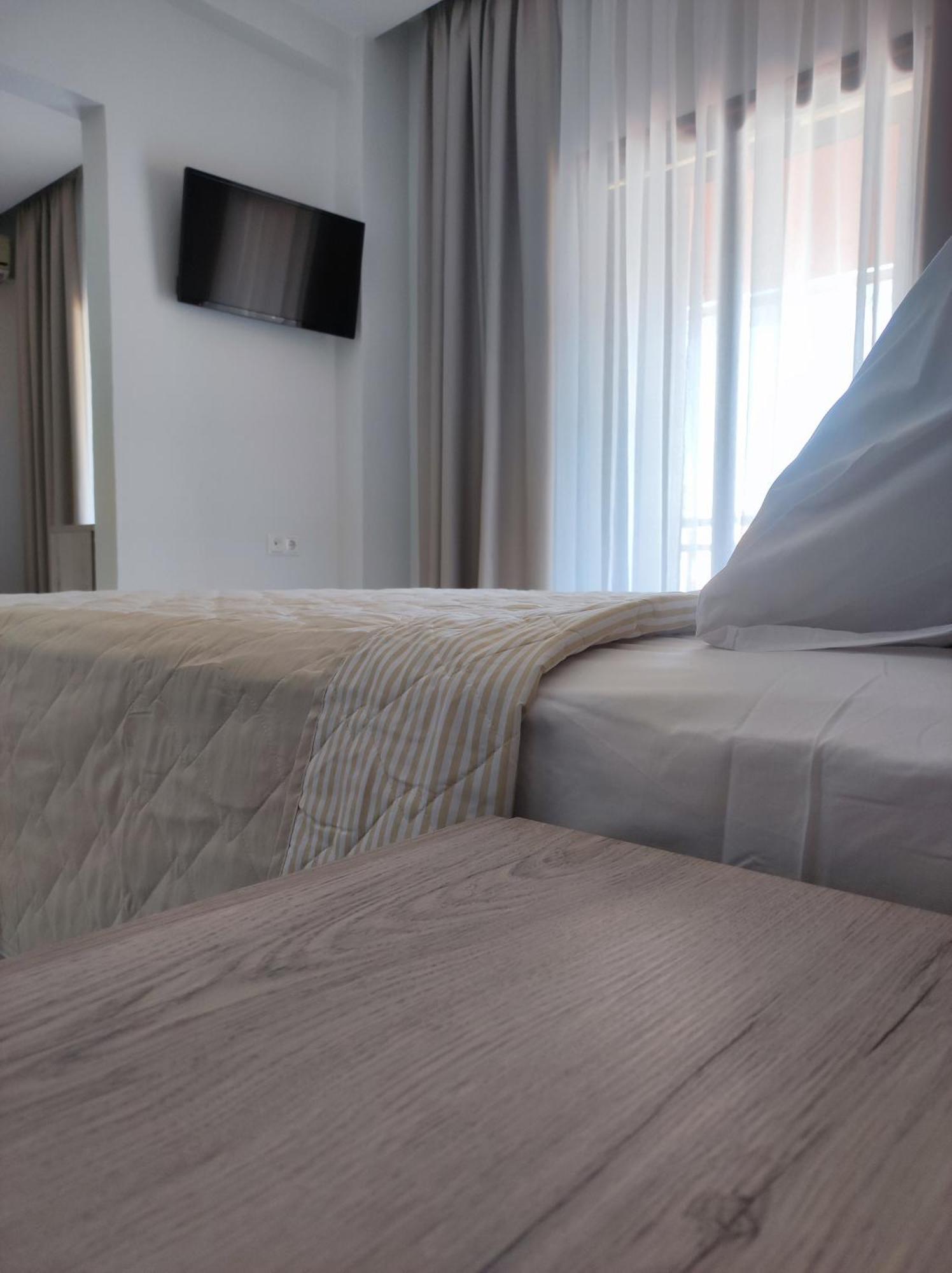 Hotel Lefkes Paralía Skotínis Cameră foto