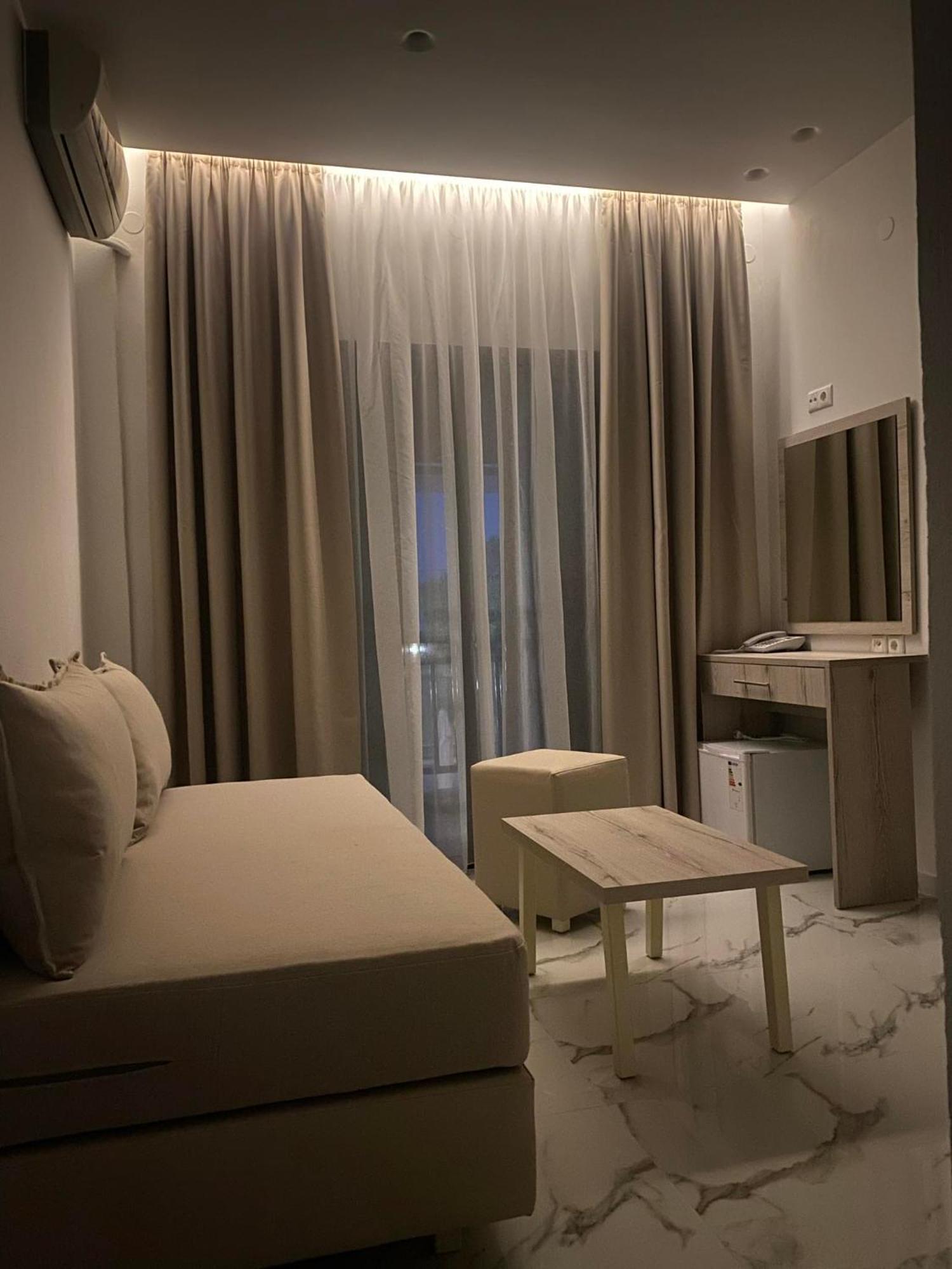 Hotel Lefkes Paralía Skotínis Cameră foto