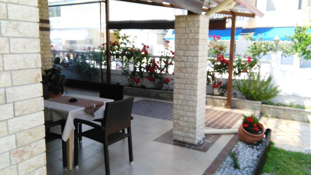 Hotel Lefkes Paralía Skotínis Exterior foto